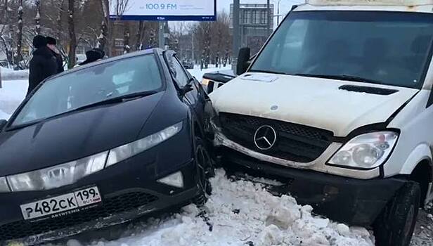 Скончавшийся за рулем водитель устроил массовое ДТП
