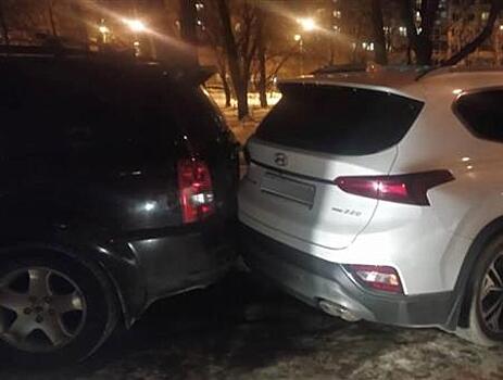 В Самаре на ул. Коммунистической произошло ДТП с четырьмя машинами