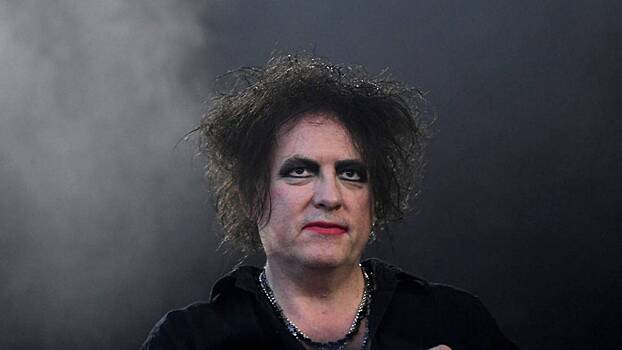 «И я стану королем»: лидер The Cure Роберт Смит предсказал смерть Елизаветы II