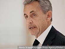 Признанного виновным в злоупотреблении влиянием Саркози обязали носить электронный браслет в 2025 году
