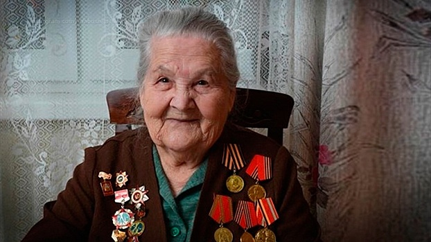 В Екатеринбурге 97-летняя бабушка-блогер рассказывает в Сети о событиях Великой Отечественной войны