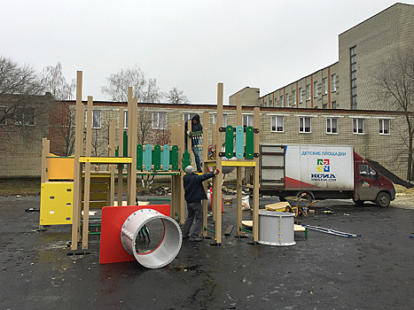 В центре Кузнецка к концу недели установят детский игровой комплекс