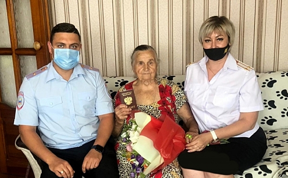 В Волгограде гражданство РФ получила 89-летняя пенсионерка