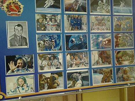 Выставка ко Дню космонавтики открылась в здании кадетского корпуса на Вучетича