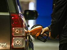 Автомобилистам назвали признаки некачественного топлива в баке