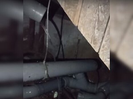 «Ужасная вонь»: уфимцы дышали нечистотами из-за течи в канализации