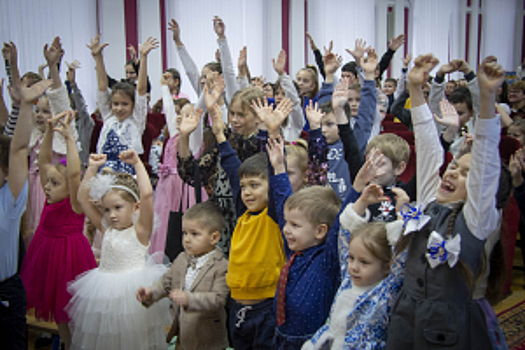 Дети сотрудников полиции посетили новогоднюю елку в УМВД России по Ярославской области