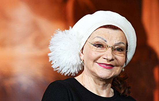 Брошенная Петросяном Елена Степаненко предстала на публике с мужчиной: так и сияет от счастья