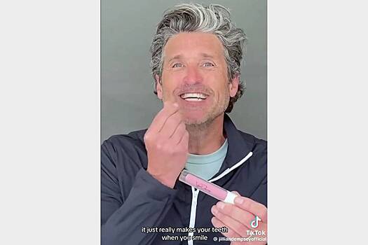 Самый сексуальный мужчина снялся в рекламе блеска для губ