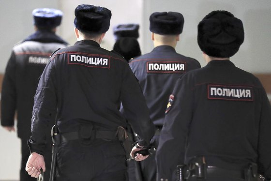 Россиянка дала отпор полицейским, перепутав их с насильниками