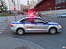 Ехал на красный, снёс киоск: в Екатеринбурге на видео попала погоня гаишников за лихачом на Nexia