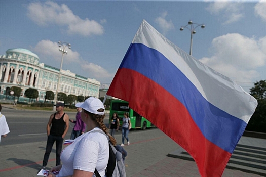 Как отметят День флага России в Приморье: флешмобы, автопробег и концерт