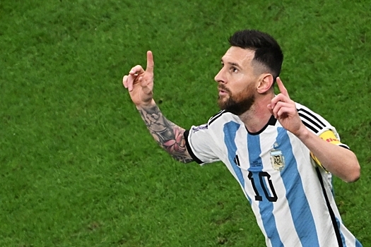 Месси стал лучшим футболистом в истории по версии FourFourTwo