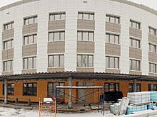Денис Семенов проверил ход ремонтных работ в Павлово-Посадской поликлинике