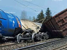 На Урале под Ивделем приостановили движение грузовых поездов из-за схода пяти вагонов