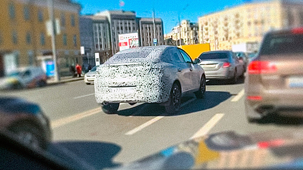 Кроссовер Renault Arkana показался на дорогах Москвы