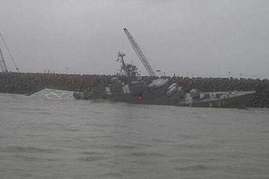 Крупнейший военный корабль Ирана переломился на две части