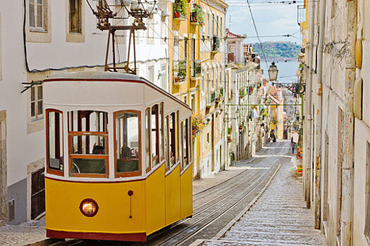 В Лиссабоне обрушился фуникулер "Глория", пострадали 20 человек