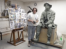 Как скульптор из Петербурга создает памятник Алексею Балабанову