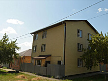 Жильцы трёхэтажного дома-самостроя в центре Омска могут оказаться на улице