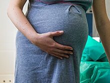 В Минздраве пояснили, когда женщина должна носить маску во время родов