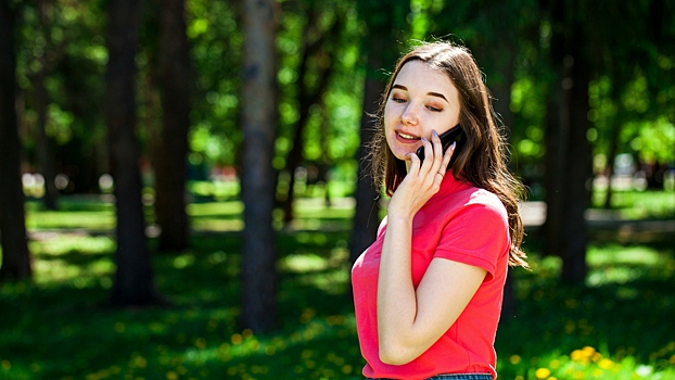 Как сидеть в телефоне без вреда для шеи и спины