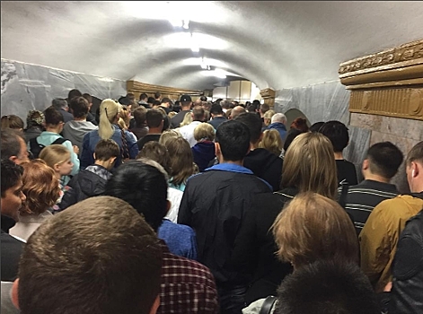 На станции метро в Москве произошло столпотворение