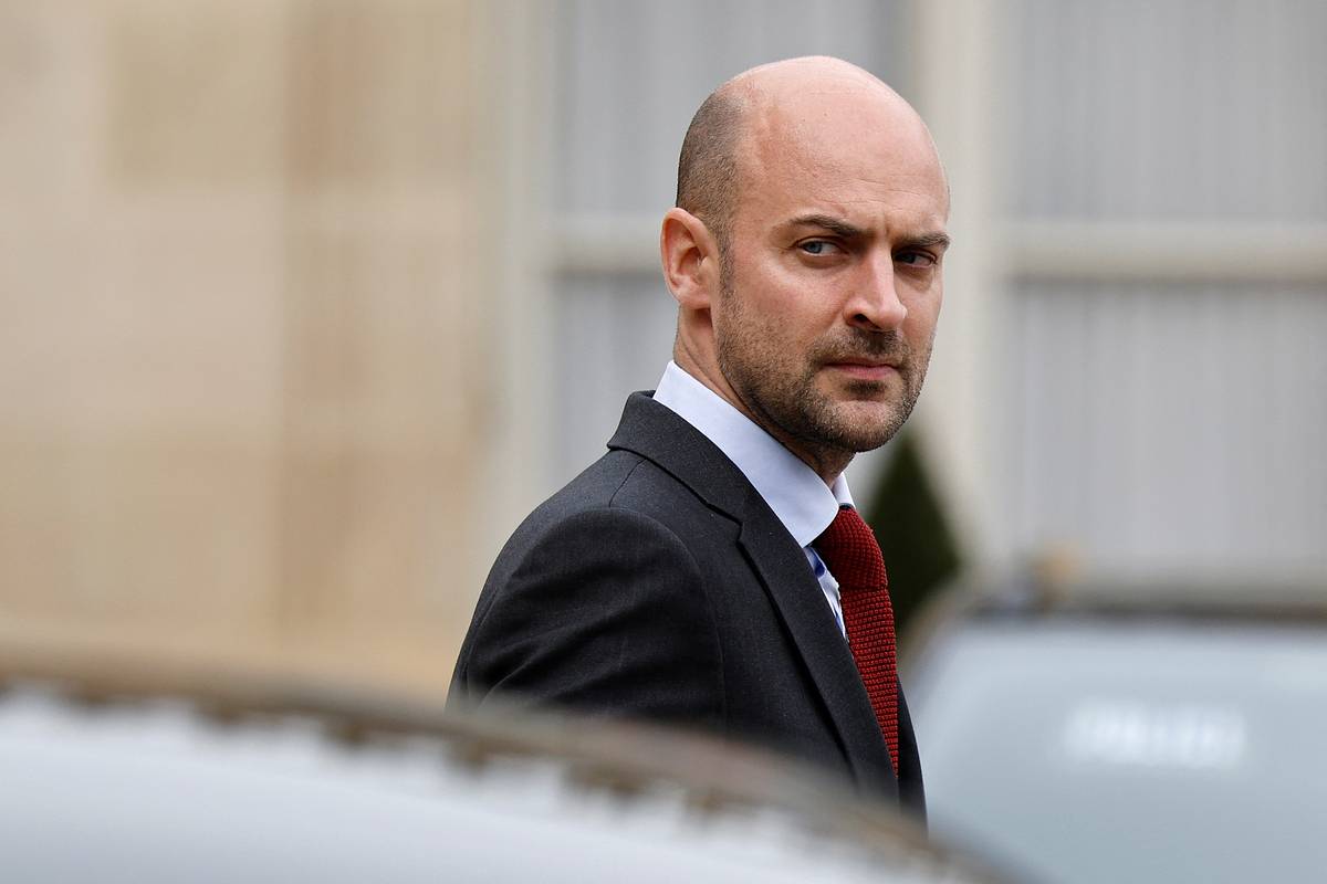 Глава МИД Франции согласился приехать 9 мая в Киев