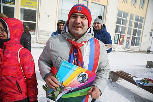 С приемами дзюдо и цветами: посол ЧМ-2018 Тагир Хайбулаев провел зарядку для жителей Самары