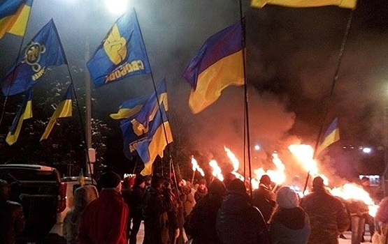 На факельном шествии в Славянске прогремел взрыв