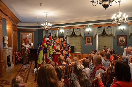 Москвичи станут участниками «Новогодней сказки для Золушки» в Библиотеке-читальне имени Тургенева