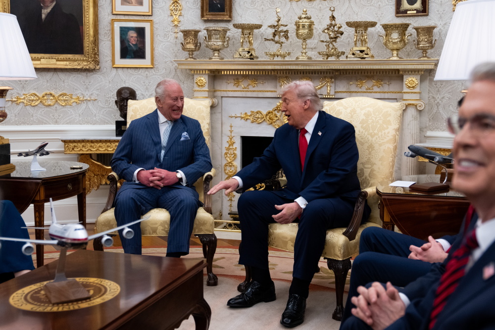 Трамп высмеял акцент Карла III во время встречи в Белом доме