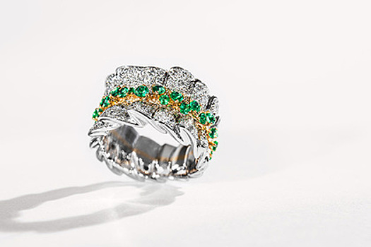 Dior украсил часы малахитом и хризопразами