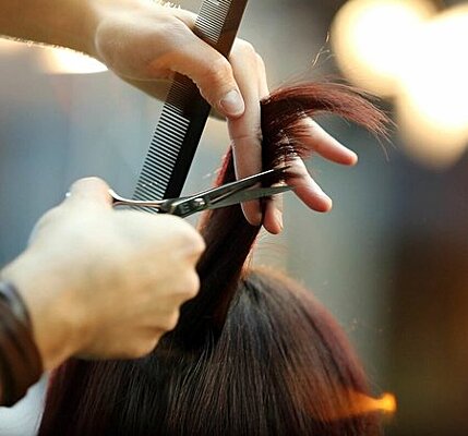 Благоприятные дни для стрижки волос с 24 по 30 апреля 2023 по лунному календарю