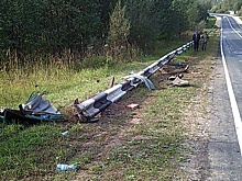 Иномарка угодила в отбойник на трассе под Нижним Новгородом