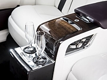 В BMW разработали оригинальную систему для наполнения бокалов в машине