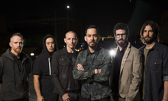 Фанаты Linkin Park установили лавочку в виде надгробия