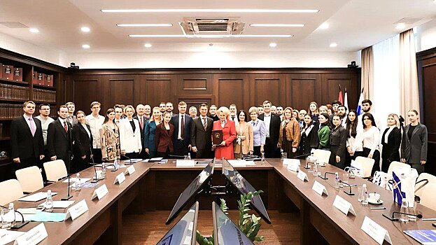 Вопросы поддержки студенческих семей обсудили на выездном заседании Комитета Госдумы в ГУУ