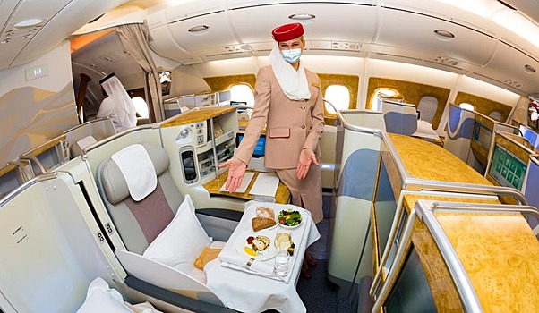 Emirates вводит дополнительный сбор и повышает цены