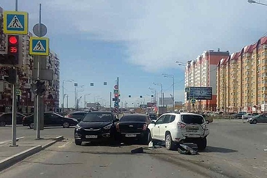 В Тюмени в тройном ДТП пострадали 5 человек