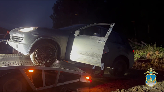 Задержан нарушитель ПДД, который при бегстве от полиции Костромы бросил свой Porsche в болоте