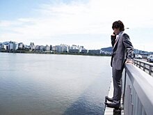 В Сочи иностранец, гуляя по мосту, мешал движению автомобилистов и пытался покончить жизнь самоубийством