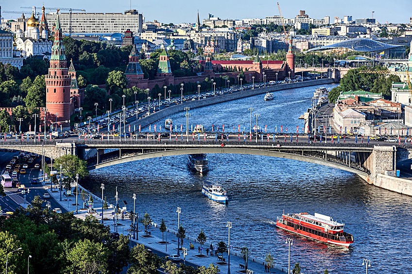 На второй строчке оказалась Москва. Первопрестольную поддержали 22% пользователей. В прошлом году столица России привлекала 26 миллионов гостей, что стало абсолютным рекордом.