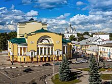 Пьяный водитель без прав врезался в старейший драмтеатр России