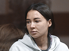 Беременная Лерчек сверкнула большим животом в обтягивающем наряде в суде