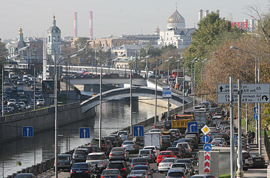 Как московских водителей вынуждают отказываться от личных авто