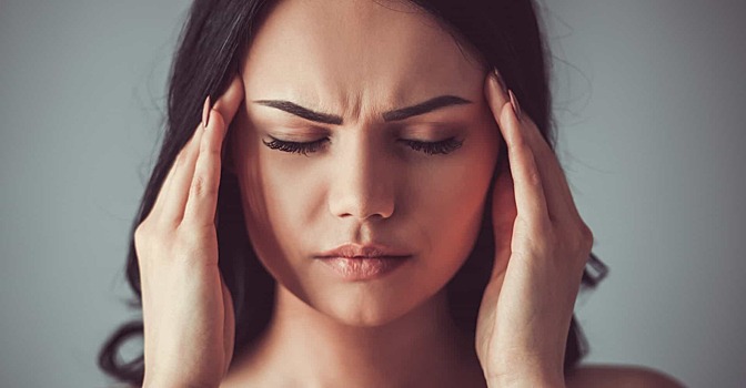 Перечислены признаки опасной головной боли