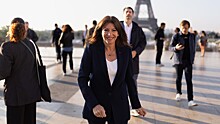 Мэр Парижа искупалась в Сене за девять дней до старта Олимпийских игр