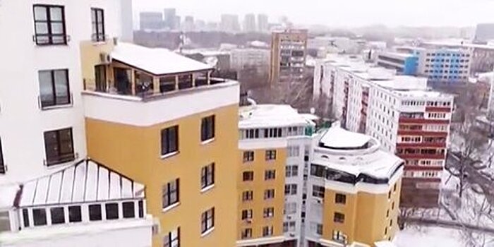 Бассейн на крыше развязал соседскую войну в московской высотке