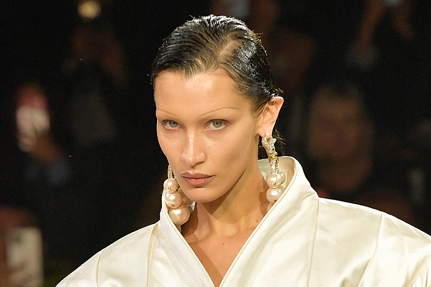 Эталон skinny eyebrows — модель Белла Хадид. 
